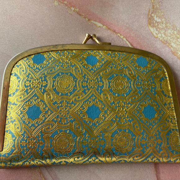 Antique pocket case including complete grooming kit. - Picture 1 of 6